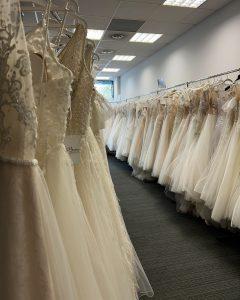 Read more about the article TANIE SUKNIE ŚLUBNE: Jak kupić luksusową kreację i nie zwariować?