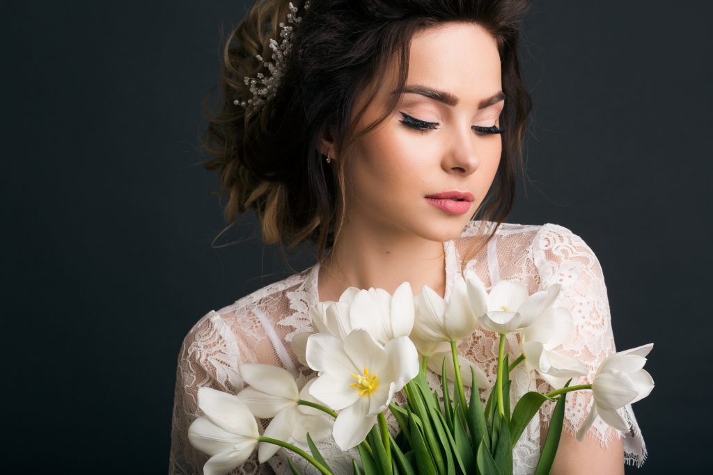 LaBlanka - Panna młoda z bukietem ślubnym