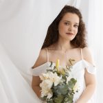 Odpinane rękawy – modułowa suknia na ceremonię i przyjęcie